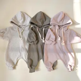 Rompers Baby Pocket z kapturem z kapturem kombinezon urodzony ubrania chłopiec wygodny romper z zip dziewcząt wspinaczkę 230421