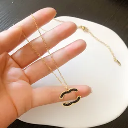 Mode kvinnliga lyxdesigner halsband choker pendel kedja 18k guld pläterad rostfritt stål bokstav halsband bröllop smycken tillbehör 2stil