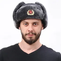 Chapeaux de trappeur insigne soviétique chaud Lei Feng hommes armée russe Ushanka Bomber chapeau extérieur Plus velours épaissir casquettes fausse fourrure de lapin oreillette 231121