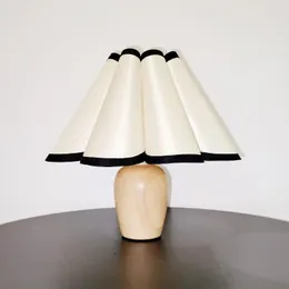 Table Lamps USB Retro Wooden Lamp Simple Japan Style Fabric Desk With Bulb For Living Room Atmosphere Bedroom Bedside