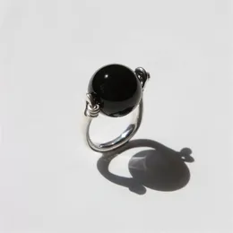 French Mody Trend dojazdowy Inkrustowany Czarny Agat Pierścień dla kobiet w Europie/Ameryce Nisza Kręg Ball Light Luksusowa biżuteria