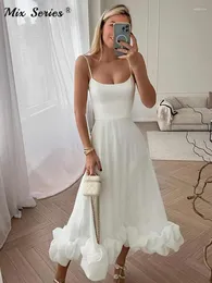 Casual klänningar solid elegant krökad hem midi klänning kvinnor mode blommig stor sväng slip a-line 2023 sommar backless party lady robe