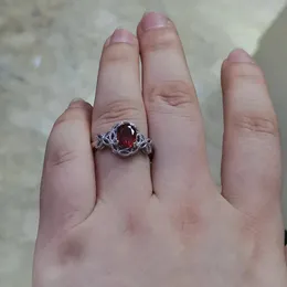 Küme Yüzükleri 1 PCS/Lot Doğal Taş Bayanlar Takı Garnet Kırmızı Zirkon Ayarlanabilir Boy Bijoux Gioielli Donna Moda