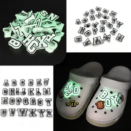 Acessórios para peças de sapatos 1pcs letra pinos Decorações para Croc Diy Luminous AceesSories Fit entupindo crianças x MAS Presentes Jibz 230420