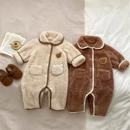 Rompers 8178 Baby Joschsuit Winter Baby Boy's Ubrania aksamitne ubrania klapy Ubranie Śliczne Niedźwiedź Baby Girl's Pikamas 231120