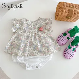 Rompers Summer Bady Bary Bary Strawberry Pastrallage Broken Flower Style Girls Closes Flying Sleeve Cute Romper 230421