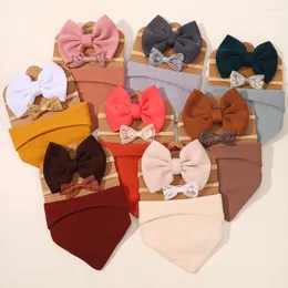 Hårtillbehör 3st/Set baby pannband Bibs Ställ in fast färg bomullsmatning saliv handduk härlig spetsbågar hårband stora nylon bowknot