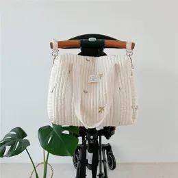 Torby na pieluchy w stylu Korea Born Baby Care Torba Mumia na ramię haftowane pikowane wózek Organizator Duże torebki 230421