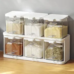 Caixa de temperos simples para cozinhas domésticas A caixa de temperos transparente vem com uma colher que pode ser empilhada em cima de uma lata de temperos em pé