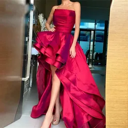 2024 Burgundy High Low Prom Formal Dress Strapless Ruffles Sleeveless Saudi Arabic Dubia Satin Evening Party Gowns For Birthday Robe De Soriee