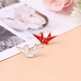 Broches rojo blanco lindo Anime insignias broche dibujos animados mil grullas de papel buena suerte alfileres esmaltados ropa vaquera Pin de solapa joyería