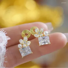 Studörhängen söt tusensköna vit blomma för kvinnor 2023 Trending Korean Sweet Square Zircon Earring Girl Wedding Party Jewelry Gift