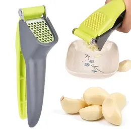 Meat Poultry Tools 1pc Multifunctional Handheld Ginger Garlic Press With Rotary Cleaning Tool Vegetable Squeezer For Home Cooking Masher 231122
