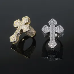 Punkdesigner Cross Shape Finger Ring Högkvalitativ asfalterad blingbling Cubic Zircon Hip Hop Men ringer till jul Påsksmycken