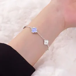 Van Clover Bileklik Mor Zarif Dört Yaprak Çim Bilek Kadınları Yeni Moda Işığı Lüks Zarif ve Küçük Stil Tasarım Yüksek Sınıf Hissetme Handjewelry