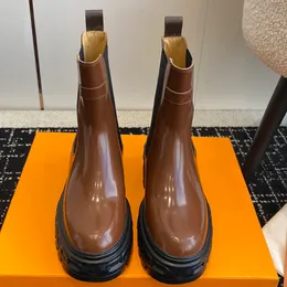 Famosa marca de designer botas femininas clássico lado elástico cinto marca senhoras botas de manga curta couro genuíno grosso sola aumento antiderrapante sólido martin boot