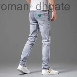 Herr jeans designer ny ljus grå tunn heta diamant mäns jeans smala passform elastiska byxor mode trend b42c