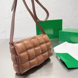 Ny ankomst mjuk läder kvinnors tofu väska justerbar axelband grön handväska quiltad handväska 22 cm