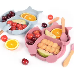 Alimentazione per bambini Baby morbido silicone succhiaio per ventosa tazza di piatti di bavaglini set di forchette per tavoli non slip per alimentare i piatti BPA Free Lt377