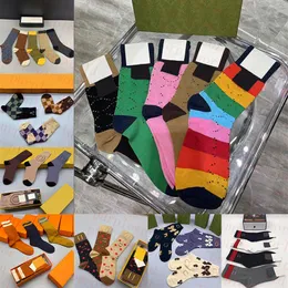 Kişilik Mektubu Pamuk Çorap Çorapları Moda Elastik Charm Unisex Bosiery Açık Sokak Tarzı Sevgilisi Kaykay Sock221u