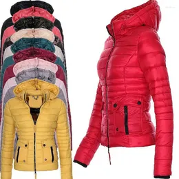 Abrigos de trinchera para mujer 2023 Moda de invierno con capucha Luz fina Chaqueta de algodón para mujer Parkas de gran tamaño Retro Slim Short Casual Abrigo de mujer