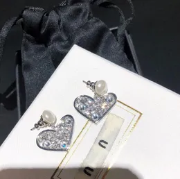 Wykwintne modne srebrne platowane serce nurkowania klasyczne projektant kryształowych kolczyków stadninach Orecchini for Women Wedding Party Jewelry Akcesoria