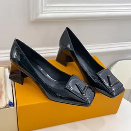 Diseñador Tacón Mujer Mocasín negro Slingback Bomba Zapatos de vestir de cuero Tacones de bloque Bombas Lady Penny Mocasines Oficina Boda