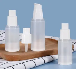Frosted P. Kunststoff luftless Sprühpumpenflaschen mit weißem Deckel für die Hautpflege -Serumlotion 15 ml 20 ml 30 ml 50 ml 80 ml 100 ml