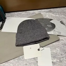 Bomullsbönare Kvinnor Designer Sticked Solid Men's Beanies Winter Street Fashion Skull Caps Par Skid Tillbehör