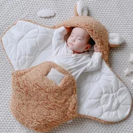 Filtar Svadlande kvalitet baby filt super mjuk vindtät bomull unisex swaddle med tecknad hatt för hemmet