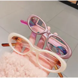 女性のためのサングラススモールフレーム抗紫外線サングラスメス高品質の有名人同じアイウェアY2Kアクセサリー