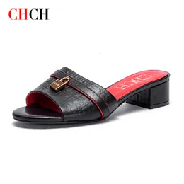 Slippers Summer Womens Sandals و CH Red Cheels بسيطة شابة فتيات عصري أسود مريح الترفيه السفر 230421