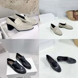Il designer di righe pompa scarpe scarponi rai in pelle morbida moca