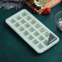 Baking Moulds Creative Heart Shape 21 Ice Tray Silicone Mold Personality Square Round Household Maker With Lid