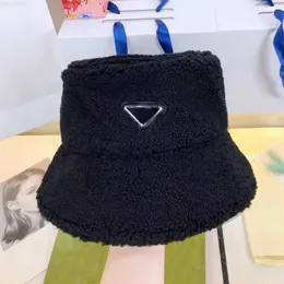 Kova kış şapka tasarımcıları erkek erkek beyzbol balıkçı şapkaları moda rahat peluş malzeme beanie kaşmir rahat açık AAA