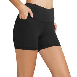 Os shorts de ioga feminino são 5 "de uso de shorts de ioga de cintura alta com bolsos laterais preto xl