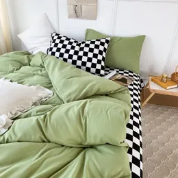Sängkläder uppsättningar Checkerboard Set Solid Color Fashion Single Double Queen Size Däcke Cover Flat Sheet Pillow Case El Home Bed Linen 230422