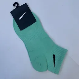Дизайнерские носки для мужчин мужские женские носки Модные мужские носки с буквенным принтом Спортивные носки Носки Хип-хоп Модные мужские носки Качественные баскетбольные молодежные носки