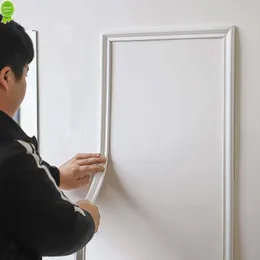 Nuovo nuovo battiscopa impermeabile autoadesivo girovita TV sfondo cornice da parete bordo in schiuma 3D bordo pressante striscia per la decorazione domestica
