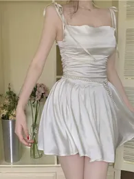 Lässige Kleider Deeptown Koreanischer Stil Einteiliges weißes Satinkleid Frauen Y2k Fairycore Abendkleid Tunika Plissee Slip Mini Prinzessin Sommer