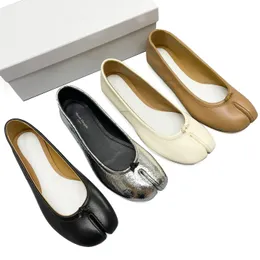 Kadın Maisons Margiela Sıradan Elbise Tabi Bale Tasarımcı Ayakkabı Lüks MM6 Düz topuk koyun derisi deri ayakkabılar Lady Spor Salonu Siyah Beyaz Spor Ayakkabı Terlik Sandal