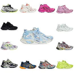 2024 Kvinnliga män Spår Runners7 7.0 Luxury Sendekonstruktion Sneakers Jogging Vandring Sneakerse Retro Tjock Black Net Nylon Printed White Pink Blue New Trend