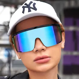 2023 new Designer colorful sports sunglasses men's 17183 one-piece protective frame sunglasses men's fashion