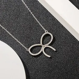 Tiffanylise New Korean T-Family Necklace Memale S925 Sterling Silver Ice with Fashion Full Diamond Pendantクラビクルチェーン9K9b
