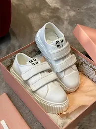 디자이너 신발 캐주얼 캔버스 신발 여성 플랫폼 쿠키 신발 벨크로 작은 흰색 신발 패션 보드 신발 반 슬리퍼 크기 35-40