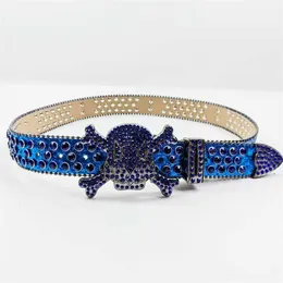 26 % RABATT auf den neuen, mit Diamanten besetzten Designer-Gürtel für Damen in Blau mit glänzendem Totenkopf-Abschlussball
