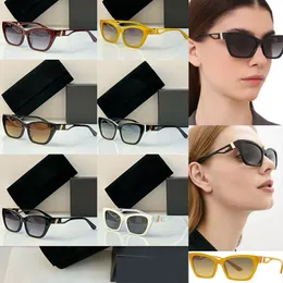 Designer Womens Rectangular Cat Glasses Fashion Färgglada linser Luxury Metal Letter Ben Högkvalitativ UV400 Resistenta solglasögon med Box DG6155
