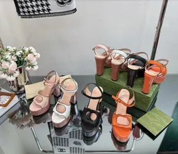Nova popular série de plataformas impermeáveis com estilo europeu, design de designer de topo, saltos grossos, sapatos executivosCalçados de fábrica de calçados formais de designer de luxo