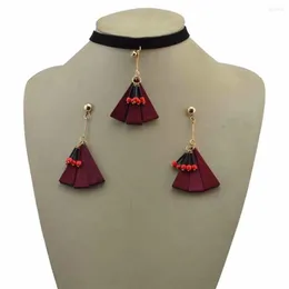 Set di orecchini per collana Idealway Set di orecchini pendenti in legno turco antico Idealway Gioielli per feste estive con girocollo in pelle nera
