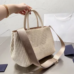 Stripe Straw Bags Woman virkning Tote Bag Luxury Handbag Summer Shopping Purse Totes Axel Handväskor Triangel Toppkvalitet
